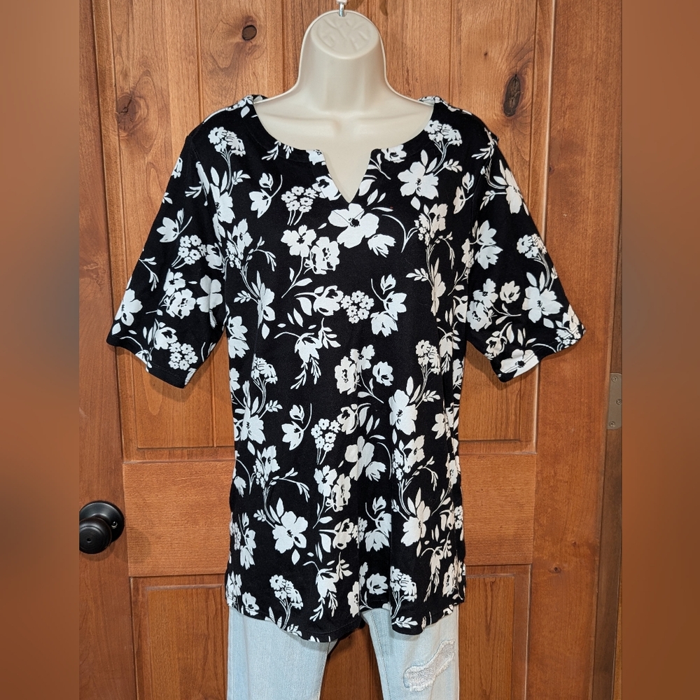 Croft & Barrow‎ Black and White Floral Top